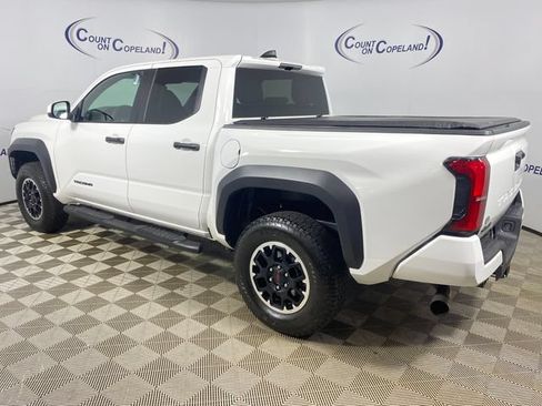 Certified 2025 Toyota Tacoma TRD Off-Road AWD/4WD image 4