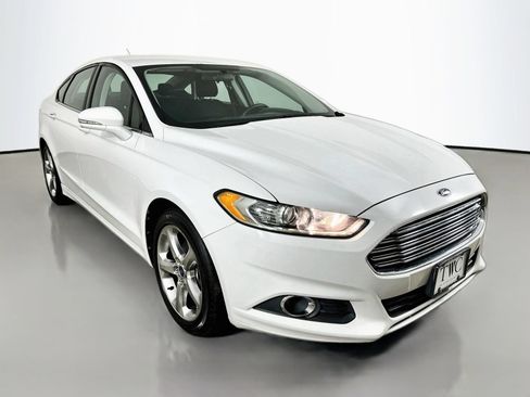 Used 2013 Ford Fusion SE FWD image 3