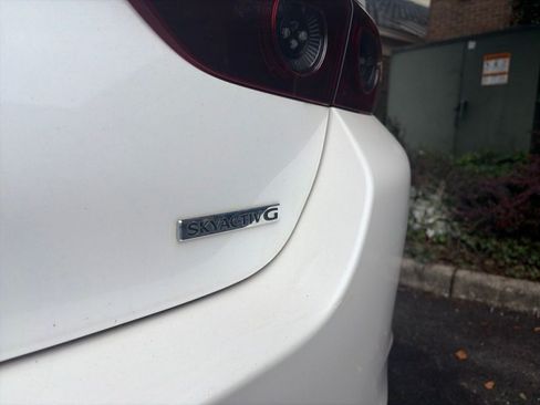 Used 2020 MAZDA MAZDA3 Sedan w/ Select Package FWD image 5