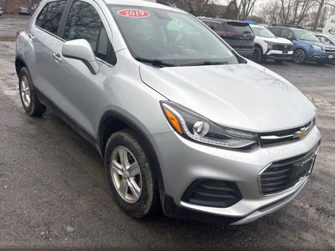Used 2019 Chevrolet Trax LT w/ LT Convenience Package image 3