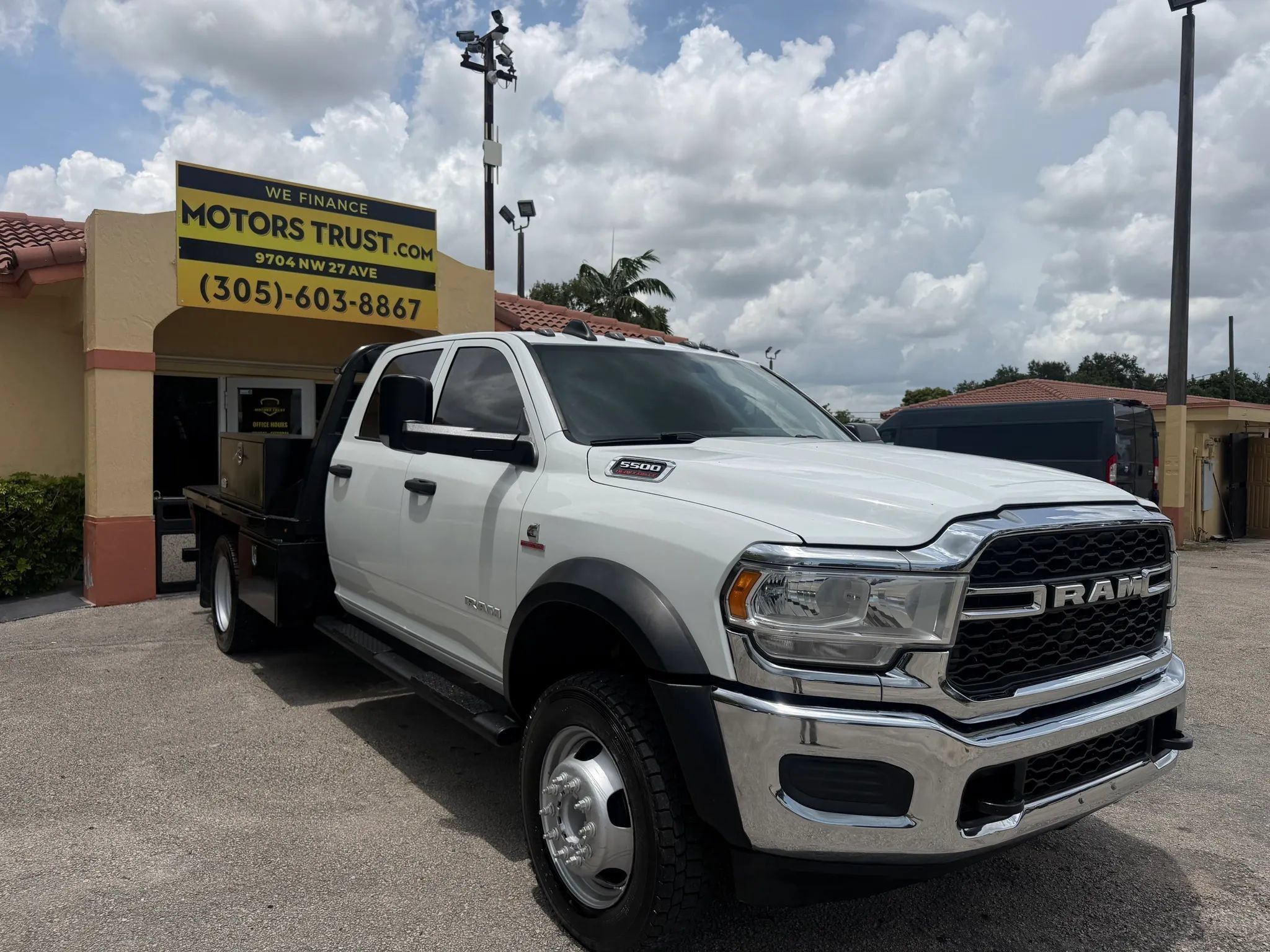 Used 2022 RAM 5500 4x4 Crew Cab Tradesman w/ Chrome Appearance Group image 7