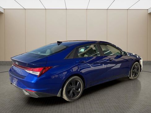 Used 2023 Hyundai Elantra SEL image 5