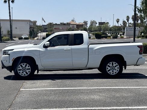 Used 2022 Nissan Frontier SV RWD image 4