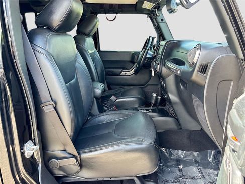 Used 2018 Jeep Wrangler Unlimited Sahara AWD/4WD image 25