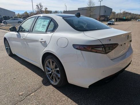 New 2025 Alfa Romeo Giulia image 2