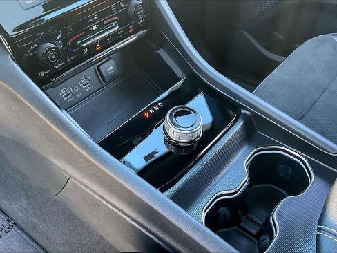 Certified 2025 Jeep Grand Cherokee Altitude image 32