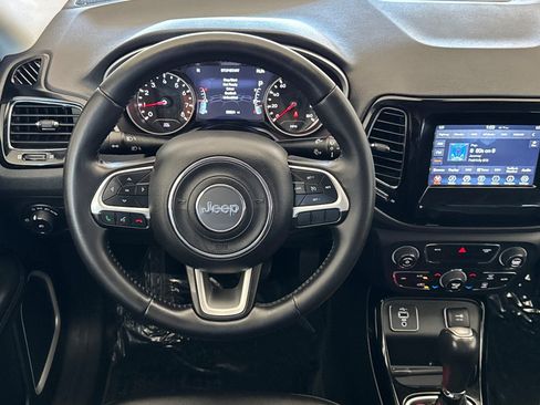Used 2019 Jeep Compass Latitude FWD image 14