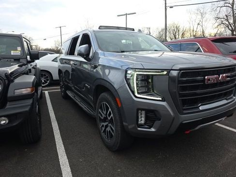 Used 2021 GMC Yukon XL AT4 image 3