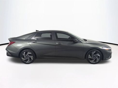 Used 2025 Hyundai Elantra Sport FWD image 4