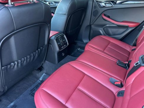 Used 2023 Porsche Macan image 13
