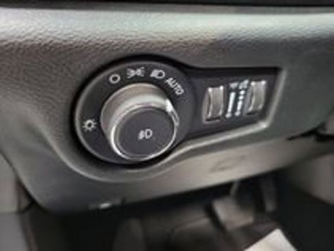 New 2026 Chrysler Pacifica Select FWD image 14