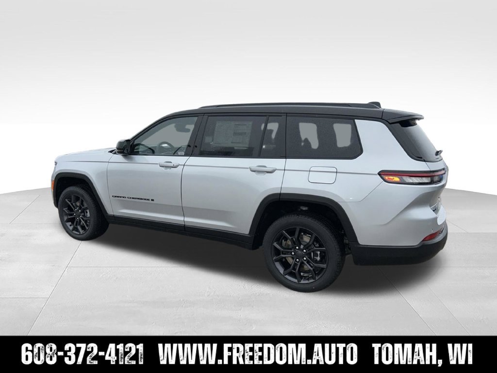 Used 2025 Jeep Grand Cherokee L Limited w/ Trailer Tow Package AWD/4WD image 4