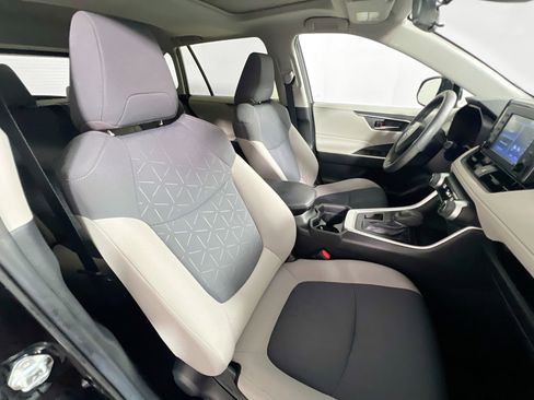 Used 2019 Toyota RAV4 XLE FWD image 31
