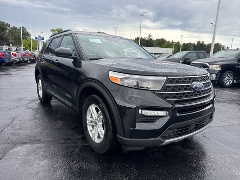 Used 2024 Ford Explorer XLT w/ Equipment Group 202A AWD/4WD image 4