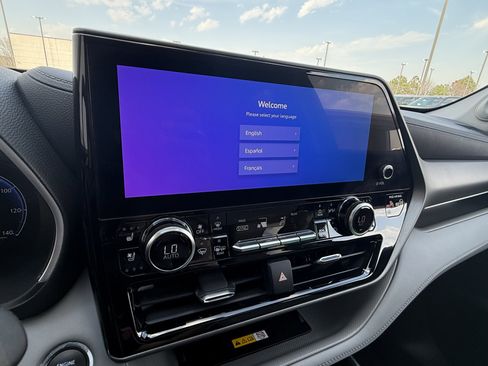 Used 2023 Toyota Highlander Limited image 10