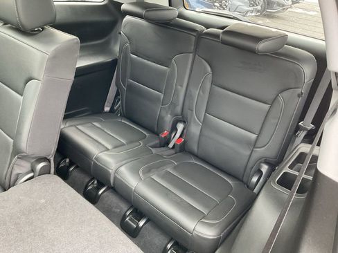 Used 2023 GMC Acadia SLT w/ Preferred Package image 22