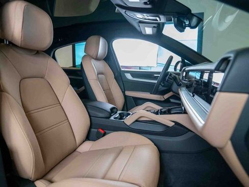 New 2025 Porsche Cayenne Coupe image 16
