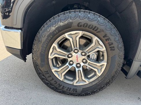 New 2026 GMC Sierra 1500 SLE w/ X31 Off-Road Package AWD/4WD image 32