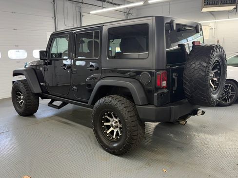 Used 2015 Jeep Wrangler Unlimited Rubicon w/ Dual Top Group AWD/4WD image 11