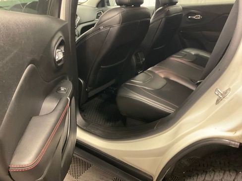 Used 2019 Jeep Cherokee Trailhawk w/ Cold Weather Group AWD/4WD image 28
