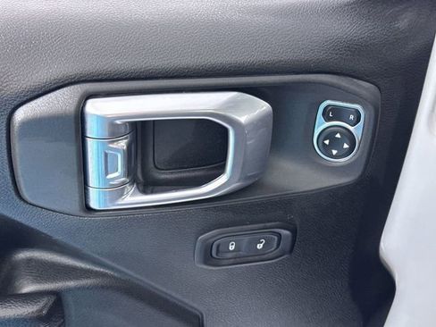 Used 2022 Jeep Wrangler Rubicon w/ LED Lighting Group AWD/4WD image 24