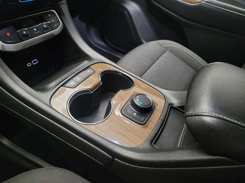 Used 2022 GMC Acadia SLE w/ Elevation Edition FWD image 25