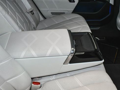 Used 2024 BMW i7 M70 w/ Executive Package AWD/4WD image 60