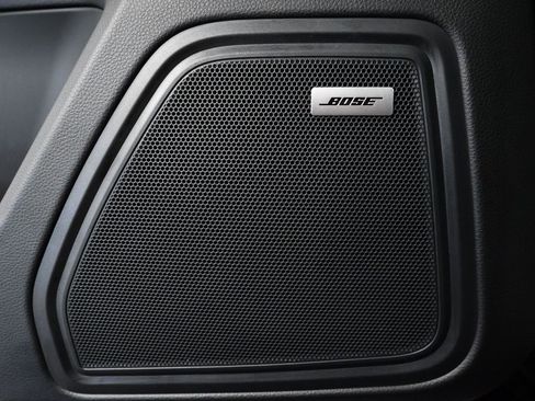 Certified 2025 Porsche Macan S image 17