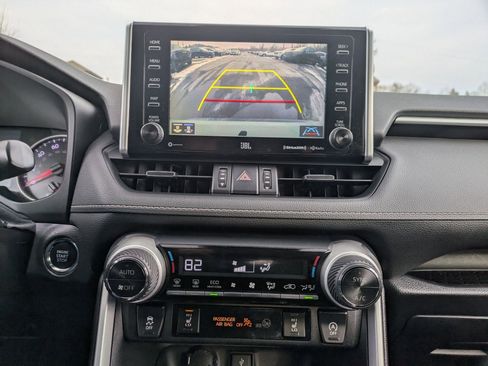 Used 2020 Toyota RAV4 XLE Premium image 15