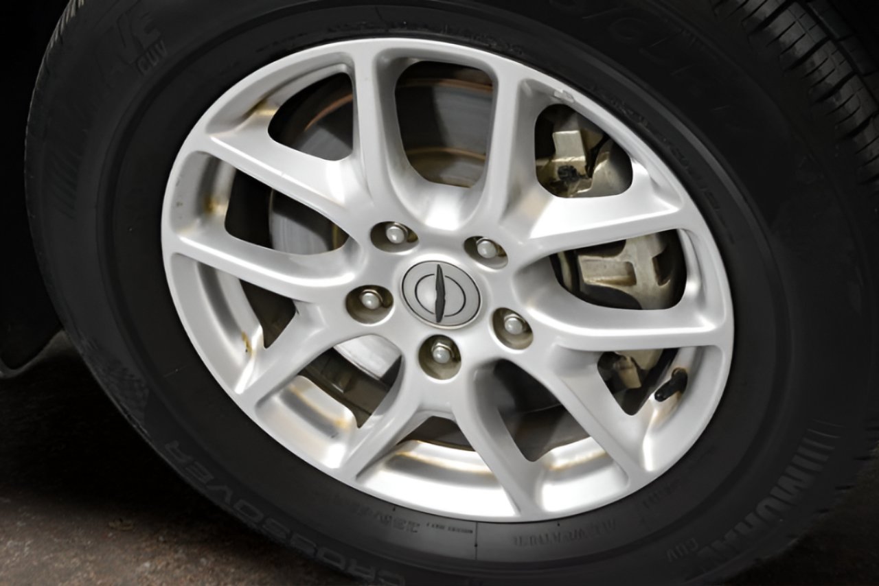 Used 2023 Chrysler Voyager LX FWD image 6
