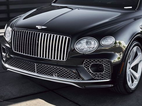Used 2023 Bentley Bentayga Extended Wheelbase AWD/4WD image 6