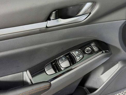 Certified 2025 Nissan Altima 2.5 SR AWD/4WD image 15