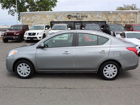 Used 2012 Nissan Versa SV w/ Convenience Pkg FWD image 4