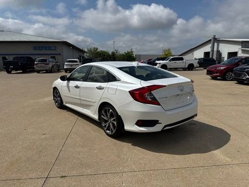 Used 2019 Honda Civic Touring image 5