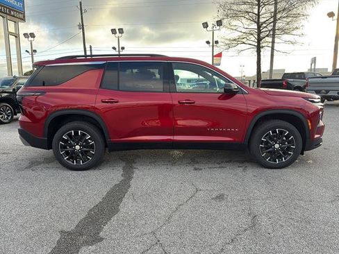 New 2026 Chevrolet Traverse LT w/ Sun and Wheel Package FWD image 8