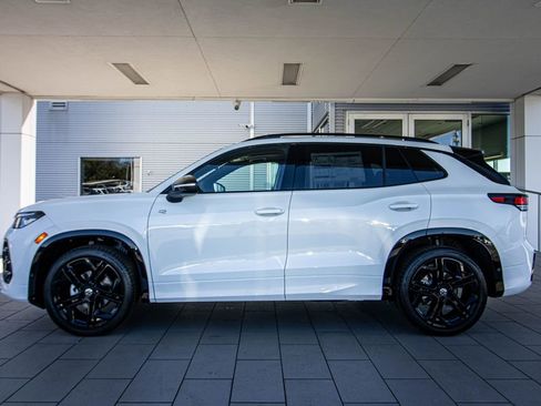 New 2026 Volkswagen Tiguan SE R-Line image 14