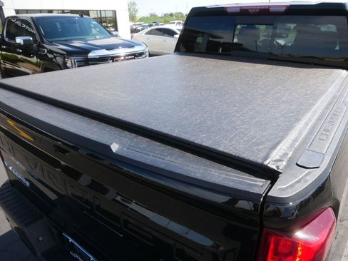 Used 2023 Chevrolet Silverado 1500 High Country w/ High Country Premium Package AWD/4WD image 9