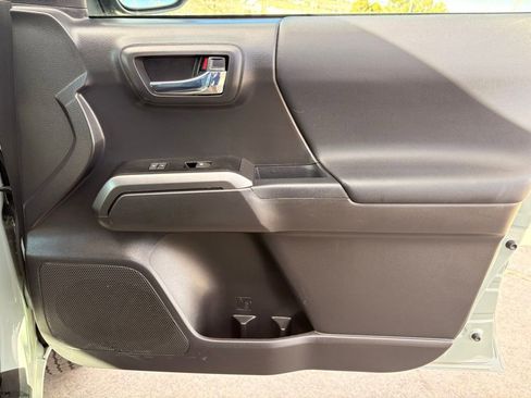 Used 2023 Toyota Tacoma 4x4 Double Cab image 33