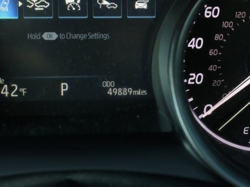 Used 2021 Toyota Camry SE image 4