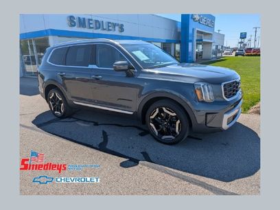 Used 2023 Kia Telluride S w/ S Sunroof Package