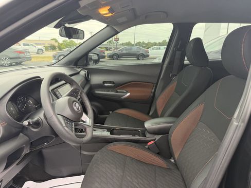 Used 2024 Nissan Kicks SR FWD image 12