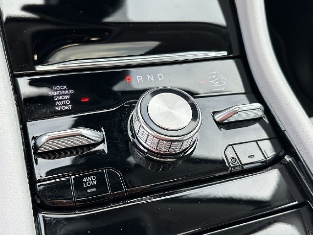 Used 2023 Jeep Grand Cherokee Overland AWD/4WD image 31
