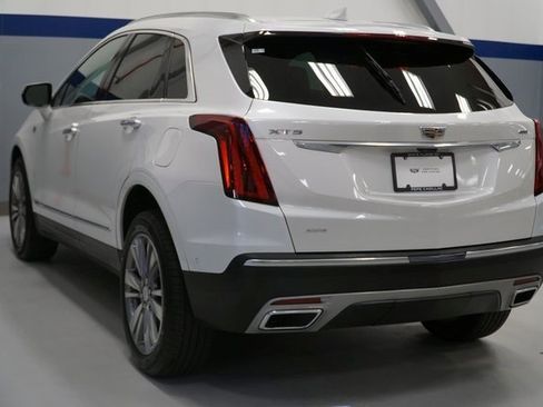 Certified 2022 Cadillac XT5 Premium Luxury w/ Technology Package image 3