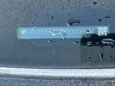 Used 2023 Toyota Corolla LE image 9