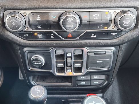 Used 2024 Jeep Wrangler Sport image 18