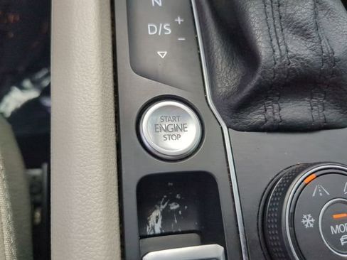 Used 2019 Volkswagen Atlas SEL R-Line AWD/4WD image 35