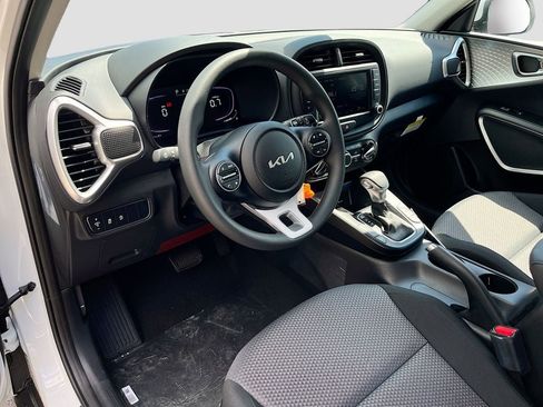 New 2025 Kia Soul LX w/ LX Technology Package image 9
