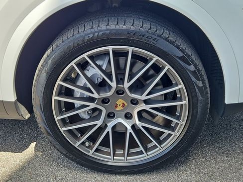 Used 2023 Porsche Cayenne Platinum Edition AWD/4WD image 14