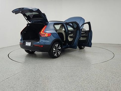 Used 2024 Volvo XC40 B5 Plus w/ Protection Package Premier AWD/4WD image 11