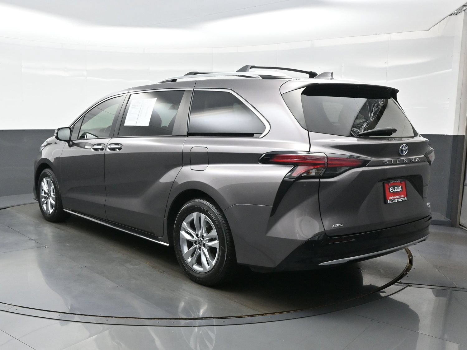 Used 2022 Toyota Sienna Limited AWD/4WD image 4